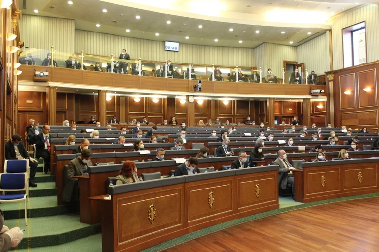 Nis seanca e Kuvendit, edhe deputetët e VV-së prezentë