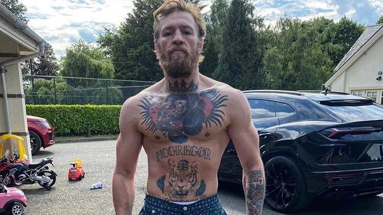 Conor McGregor gati të sfidojë legjendën e UFC-së
