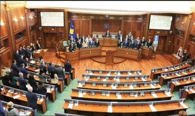 Kuvendi me Komision hetimor për menaxhimin e koronavirusit nga ish-Qeveria Kurti