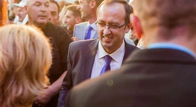 A do ta vizitojë kryeministri Hoti nesër familjen Rugova?