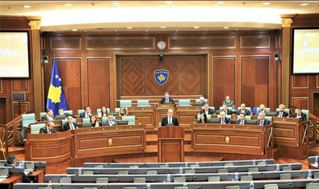 Hoti merr sot detyrën e kryeministrit të Kosovës