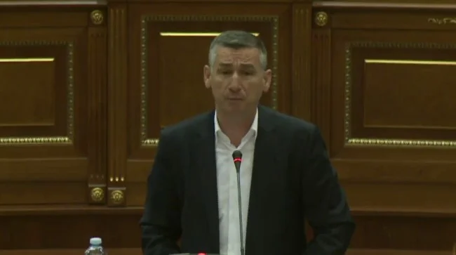 Veseli: LDK kur është në opozitë ndihmon rrënimin, në pushtet nuk merr përgjegjësi