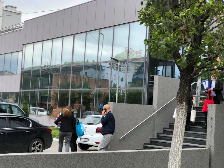 Punëtorët e Kurtit largohen nga Zyra e Kryeministrisë