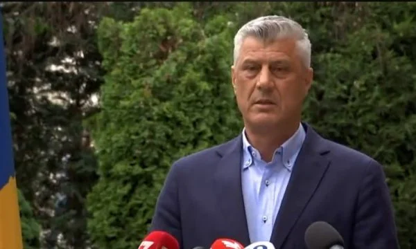 Presidenti Thaçi: Kurti duhet ta lëshojë zyren e kryeministrit, jo të barrikadohet