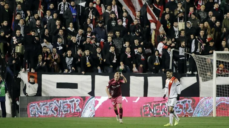 Futbolli në Spanjë rikthehet me ndeshjen Rayo-Albacete: Do të luhet vetëm pjesa e dytë