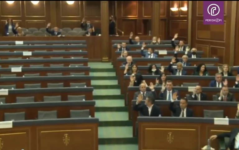 Ky është deputeti i LDK’së që nuk votoi Qeverinë Hoti