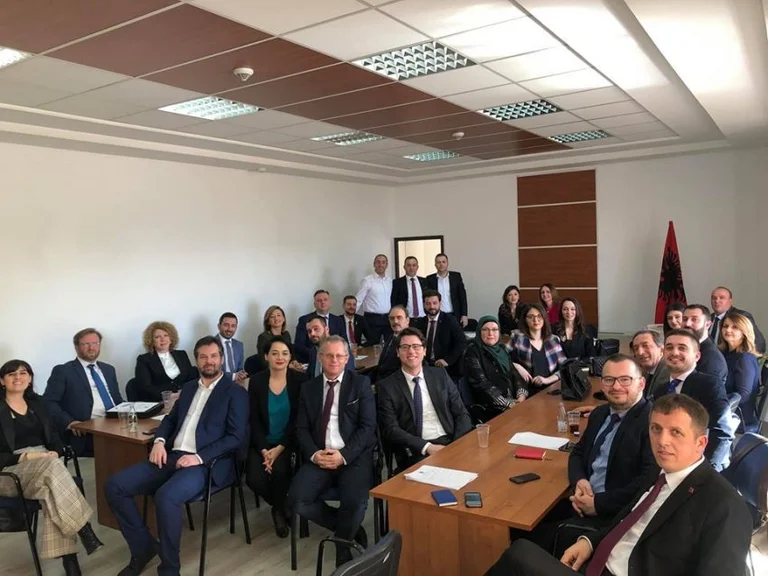 Vjosa Osmani dhe Vetëvendosje bojkotojnë seancën