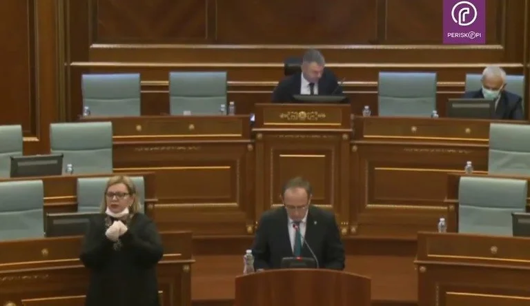 Hoti me zjarr sulmon Vetëvendosjen: Denoncon kulturën e linçimit dhe prishjen me ShBA-të
