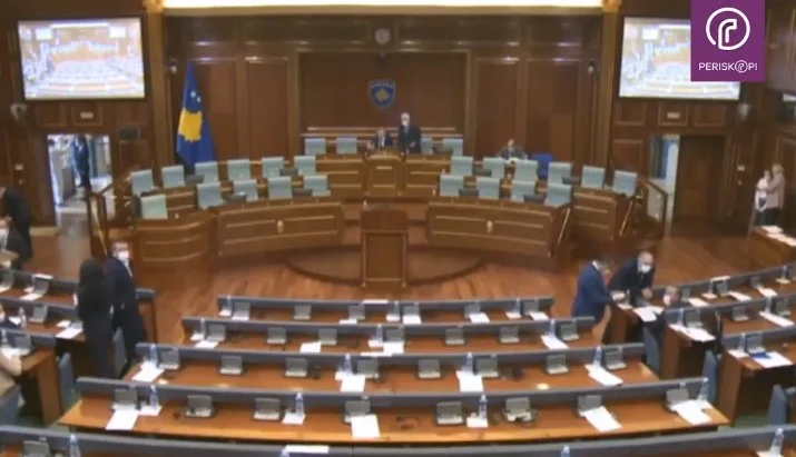 Kujtim Shala udhëheqë me seancën ku pritet të votohet Qeveria Hoti