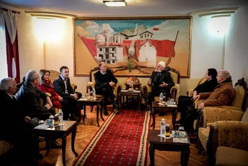 Gazetari thotë se Familja Jashari ia ka dëshmuar besnikërinë PDK-së deri tash: Nuk shkon loja në disa dasma