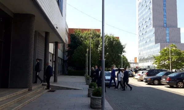 Deputetët e Listës Serbe arrijnë në Kuvend