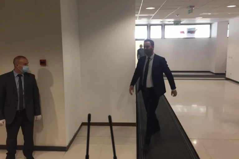 Ministrat e LDK-së nuk i shkojnë Kurtit në mbledhjen e Qeverisë