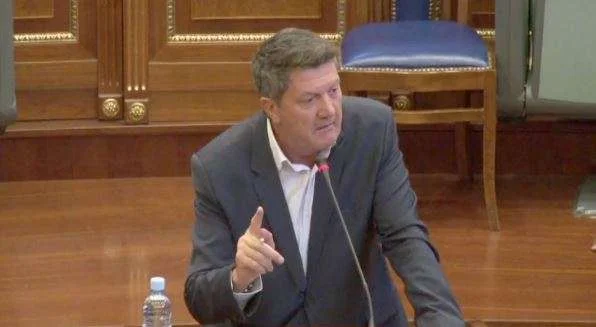 Milaim Zeka: VV abuzuese e shekullit, po luan me Familjen Jashari përmes Muratit