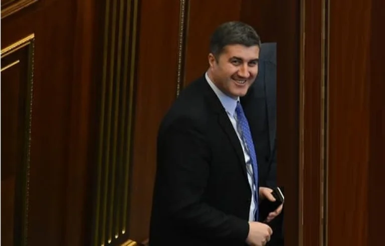 Deputeti i LDK-së që votoi kundër mocionit për rrëzimin e Qeverisë Kurti, tregon se a do ta votojë atë të Hotit