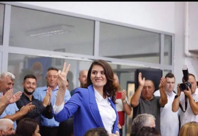 Deputetja e LDK-së jep nënshkrimin për seancë: Lë të shkruar mesazhin anti-PDK