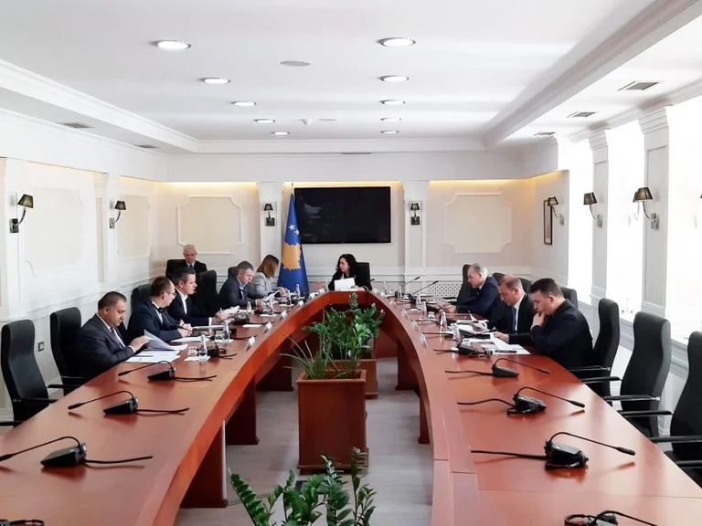​Kryesia e Kuvendit sot vendos datën e seancës për votimin e Qeverisë Hoti