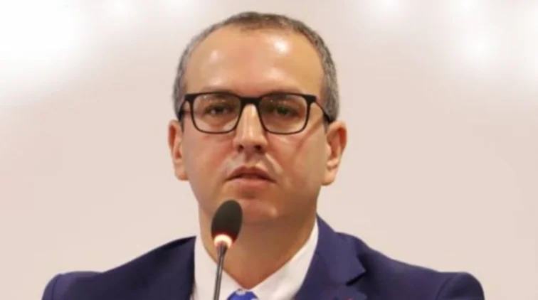Gjoshi: Kërkesa e Haki Abazit për rigjykim të rastit në Kushtetuese, dëshmon se Kurti rrethohet nga njerëz të padijshëm