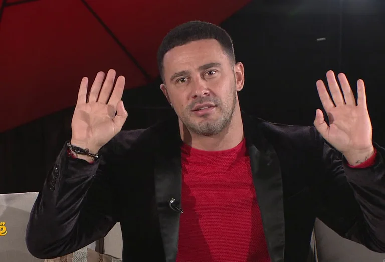 Robert Berisha – Shpend Ahmetit: Qe dy vjet po presim me i rregullu 8 metra rrugë