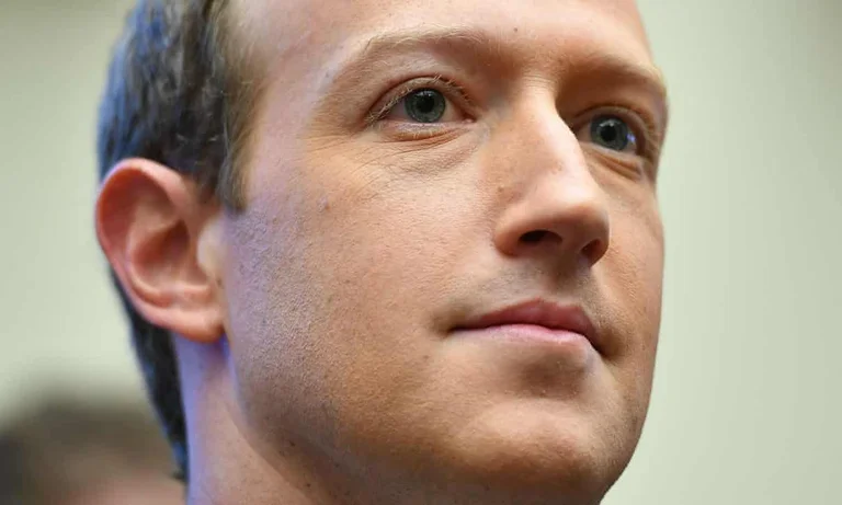 Punëtorët e Facebook-ut rebelohen kundër shefit të tyre, Mark Zuckerbergut
