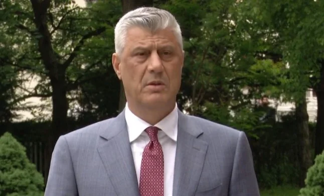 Thaçi në konferencë, përcillet nga zyra e Albin Kurtit