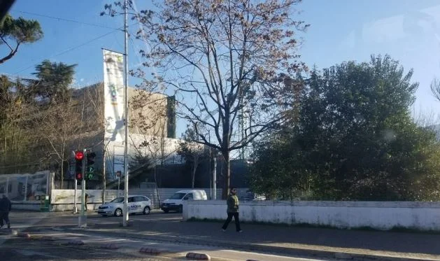 Sot ndalohet lëvizja e automjeteve në të gjithë Shqipërinë