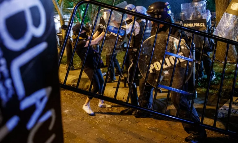 Vrasja e Floyd, protestuesit e rrethojnë Shtëpinë e Bardhë