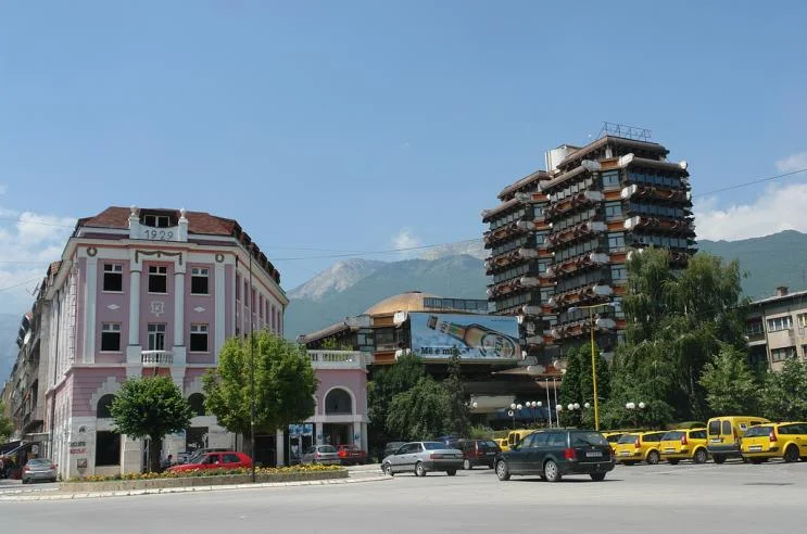 Bashkëjetoi me një femër nën moshën 16 vjeç, arrestohet pejani