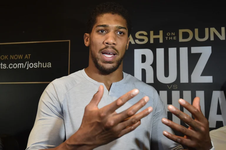Joshua i kundërpërgjigjet Furyt, ‘e vret’ me mirësjellje