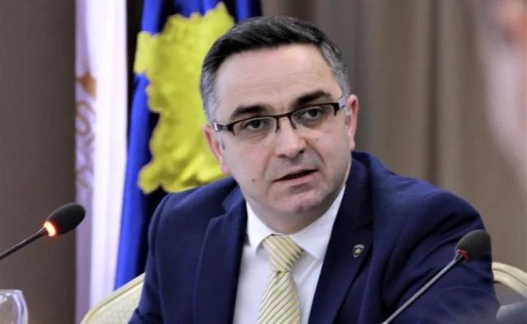 Besnik Tahiri: AAK e vendosur për ta mbështetur Qeverinë Hoti