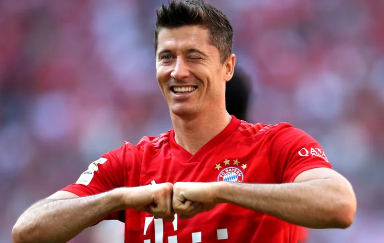 Lewandowski e kalon Immobilen në garën për “Këpucën e Artë”
