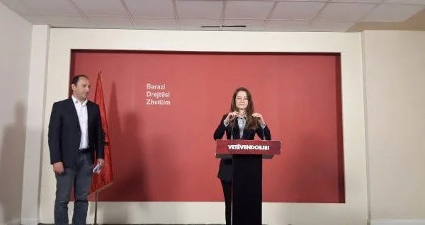 Vetëvendosje organizojnë peticion në kërkim të zgjedhjeve