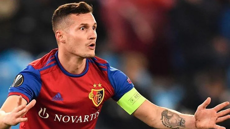 Taulant Xhaka drejt Turqisë, ky është klubi i njohur që po i kërkon shërbimet e yllit shqiptar
