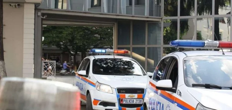 Arrestohet 65-vjeçari dhe tre të rinj, abuzuan seksuliasht me të miturën dhe i bënë video
