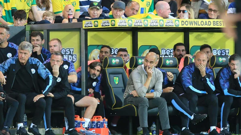 Fitoi 10 trofe me Manchester City, refuzon të bëhet ndihmës i Guardiolës