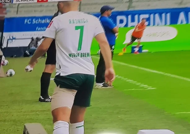 Werderi arriti ta mposht Schalken, por Rashica pëson lëndim
