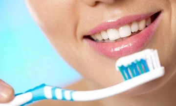 Denti, cosa dobbiamo fare per non perdere lo smalto
