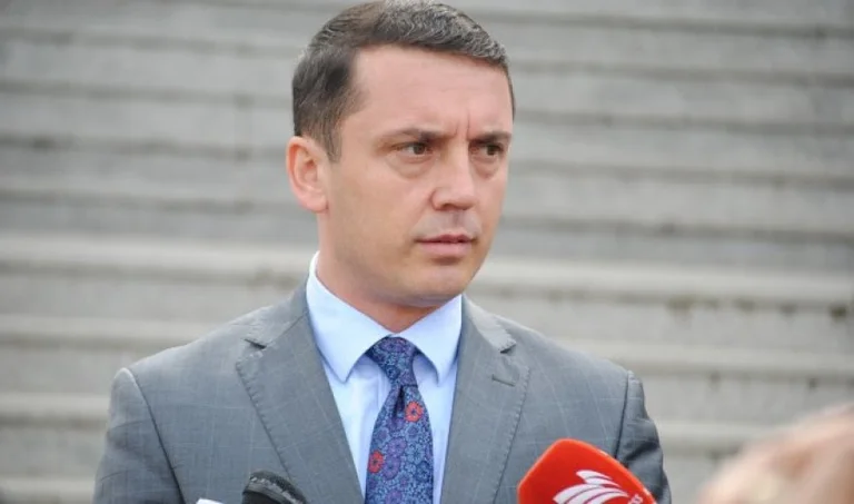 Gashi i PDK-së: Është herët të flitet për bashkëpunim me Vetëvendosjen