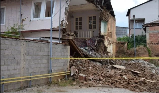 ​Shembja e shtëpisë në Prizren, pronari nuk ka pranuar të bëjë restaurimin