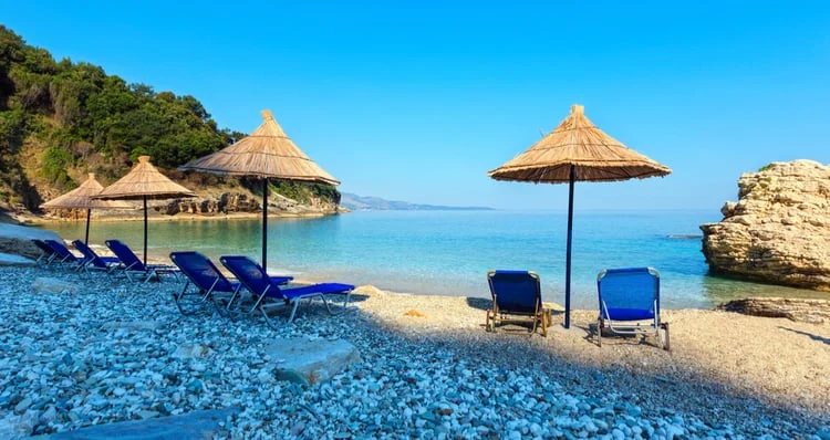 Muajt e verës me valë nxehtësie dhe kushte të motit ekstrem