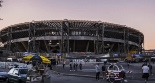 E përçudshme: Hajdutët futen për të vjedhur në stadiumin e Napolit
