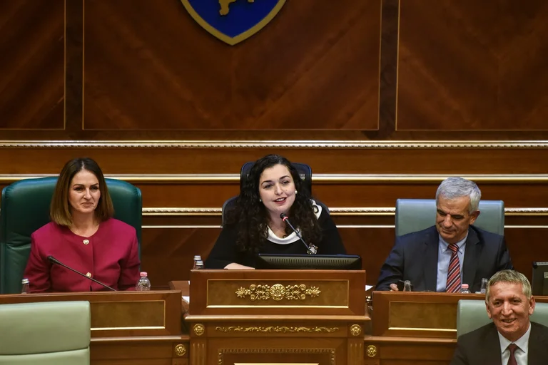 Dorëheqja e mundshme e Vjosa Osmanit nuk do t’i prishte punë votimit të Qeverisë së re