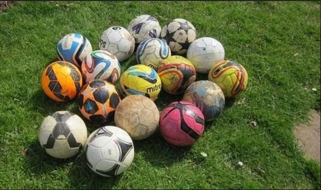 Policia e Kosovës i gjen dhe ia kthen qytetarit topat e futbollit të vjedhur nga garazha e tij