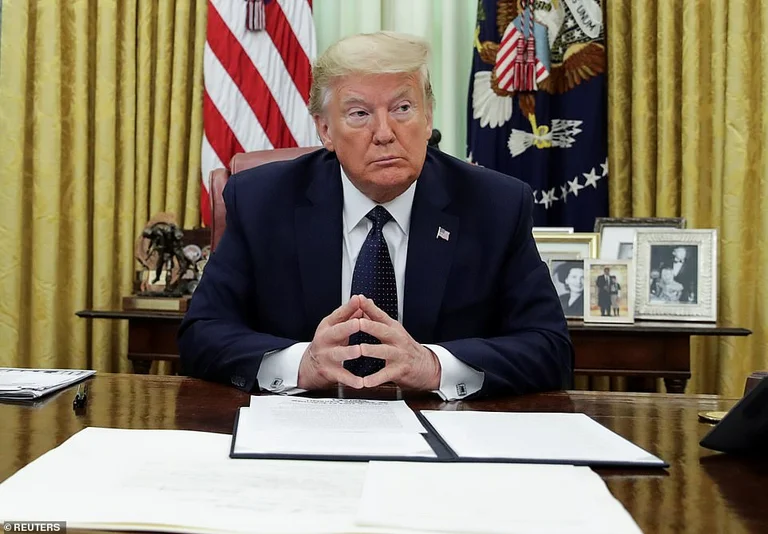 Twitteri ia bllokon Presidentit Trump një postim