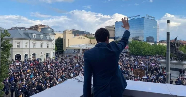 Mediat e huaja shkruajnë për vendimin e Gjykatës Kushtetuese
