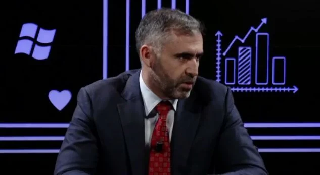 Berisha: Burri i Albulena Haxhiut të ndiqet penalisht, kërcënoi hapur gjyqtarët e Kushtetueses