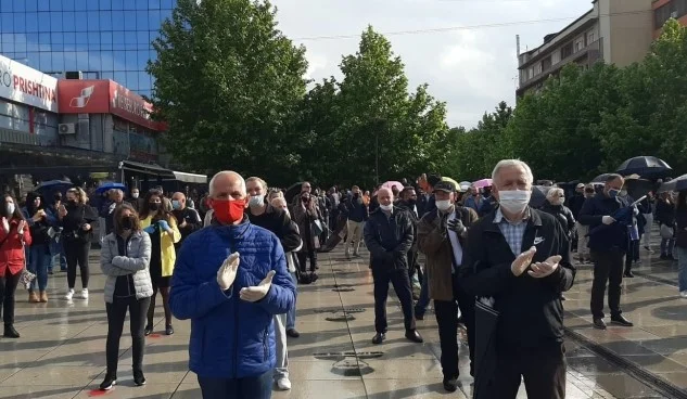 Thirret protestë “gjithëpopullore” më 5 qershor nga një faqe fantome për Albin Kurtin