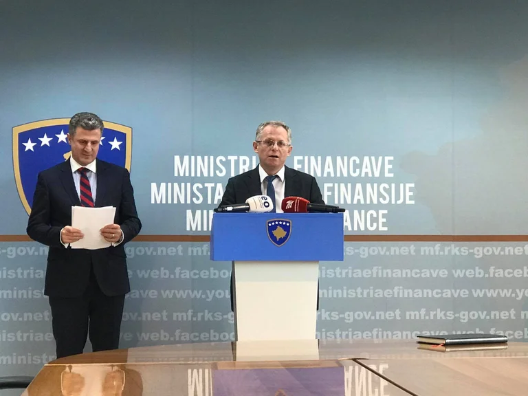 Bislimi prezanton Pakon e Rimëkëmbjes Ekonomike: Ligjërisht mund të procedohet në Kuvend