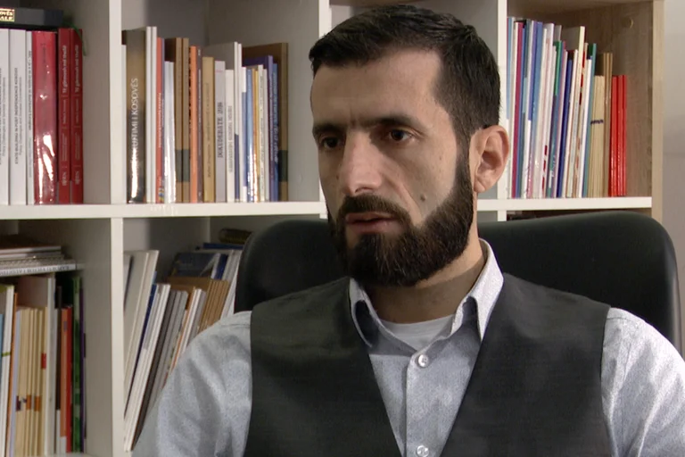Demhasaj: Vetëvendosje po proteston para institucioneve që i udhëheq vetë