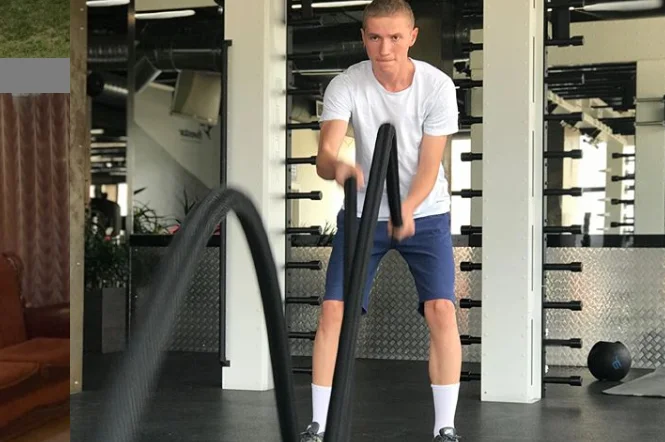 Studenti futbollist – njihuni me aftësitë mahnitëse të Albin Elshanit