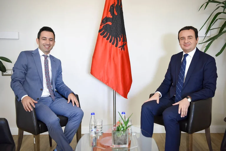Deputeti Basha nga Vetëvendosje thotë se Thaçi e Haradinaj ishin të koordinuar në sulmet ndaj VV-së